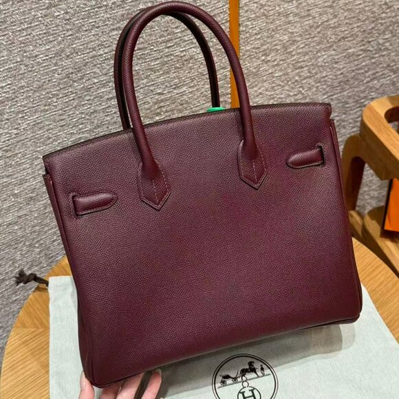 Classic Hermes Bag: A Stylish and Versatile Choice for Elegance - Picture 3 of 6